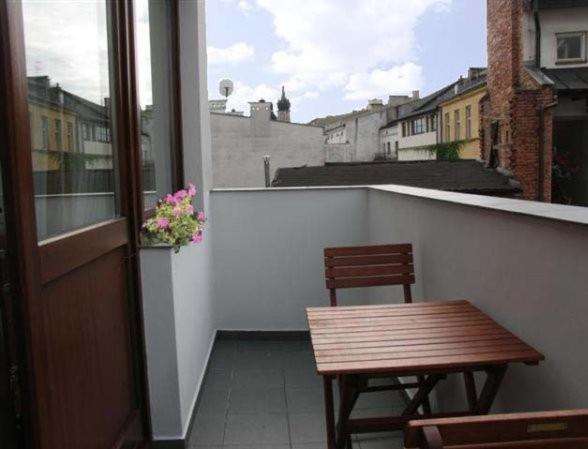 Aparthotel Old City Krasków Oda fotoğraf